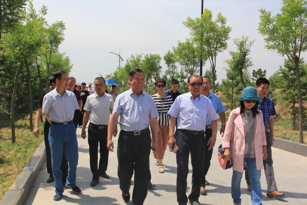 内蒙古农牧业产业化龙头企业协会推动休闲农牧业发展——和林格尔县青园种养游专业合作社考察